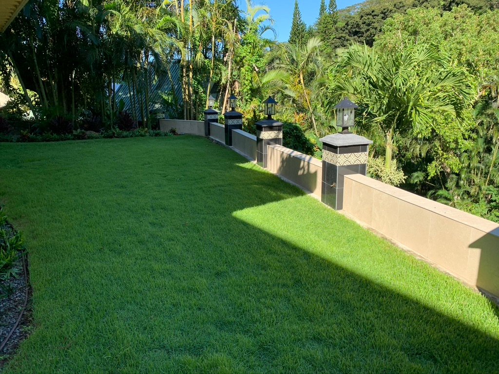 Project Gallery Travertine cap wall with matching lantern piers